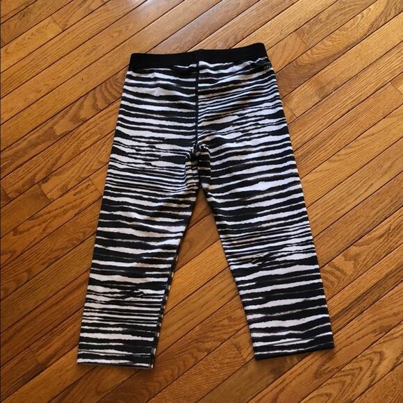 Nike Capri Tie Dye leggings Stripes F6 - Picture 3 of 10